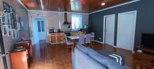a living room with a kitchen and a dining room at Casa do Faial da Terra in Faial da Terra