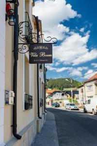 El barri de l'hostal o pensió o un barri que hi ha a prop