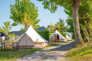 a group of tents parked next to a dirt road at Glamping Urrugne in Urrugne