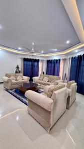 Posezení v ubytování Pearl Signature Farm House