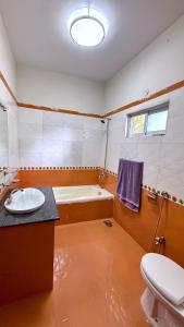 Koupelna v ubytování Pearl Signature Farm House