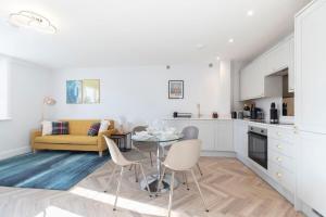 Gallery image of Modern Apartment in Historic Gloucester Quays in Gloucester