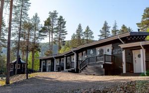 a large house with a driveway in the woods at Pyhä Igloos in Pyhätunturi