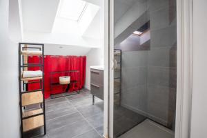 Ένα μπάνιο στο Loft Angouleme Gare 6 pers , WIFI ,TV , centre ville, calme +23 φωτογραφίες