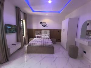 Postel nebo postele na pokoji v ubytování Brand new 2 bedroom terrace duplex apartment