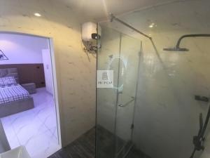 Koupelna v ubytování Brand new 2 bedroom terrace duplex apartment