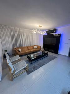 Μια τηλεόραση ή/και κέντρο ψυχαγωγίας στο Amar Luxury