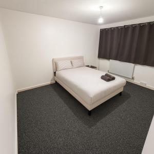 Postel nebo postele na pokoji v ubytování 3-Bed Bungalow-Garden and Free Parking + 4 fotografie