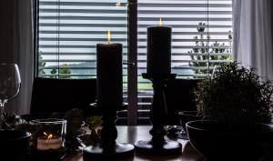 a table with candles on top of a table at Ferienwohnung Felicitas in Aichstetten