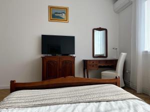 a bedroom with a bed and a tv and a desk at Apartament Atelier in Cluj-Napoca +8 photos