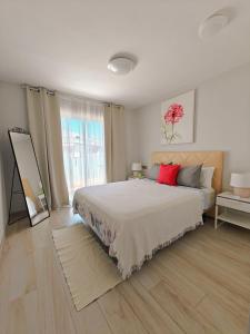 a bedroom with a large bed and a large window at La Tejita, comfortable one-bedroom apartment in El Médano