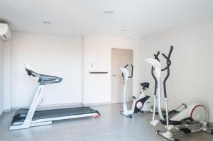 a gym with two exercise bikes and a treadmill at Villa F2 piscine et jardin - Saint-Cyprien in Saint-Cyprien