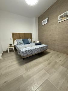 Una cama o camas en una habitación de Apartamento BF Jacuzzi Jerez