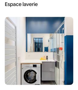 a kitchen with a washer and a washing machine at Chambre dans appartement familial au pied du métro et proche parc tête d or in Lyon