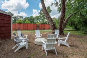 Κήπος έξω από το Spacious 5BR Firepit with Deck Near OSU and More
