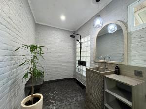 Koupelna v ubytování Villa Marissan + 25 fotografií