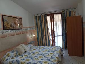 Ένα ή περισσότερα κρεβάτια σε δωμάτιο στο Orizzonte Sardo