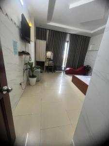 a hotel room with a large white tile floor at hotel đặng hiền lương in Ho Chi Minh City