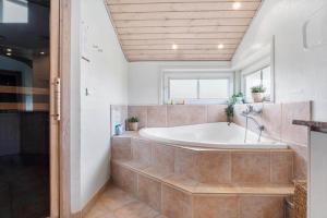 Koupelna v ubytování 0222-Romo-Kromosevej-20-A + 27 fotografií