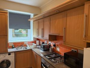 Dapur atau dapur kecil di Group Stay 3BR Close to Hydro and SECC with Parking