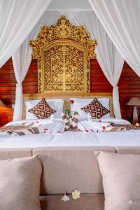 Ένα ή περισσότερα κρεβάτια σε δωμάτιο στο Mang Yoga Ubud Villa