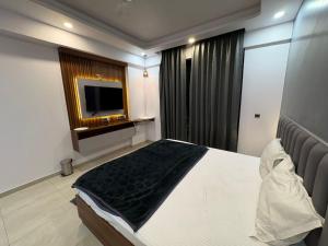 Μια τηλεόραση ή/και κέντρο ψυχαγωγίας στο Omaxe new hazratganj