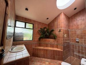 Ένα μπάνιο στο Nomadika Hostel