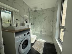 Ένα μπάνιο στο Appartement neuf Palais des Congrès Porte Maillot 30