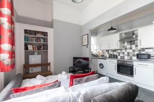 Køkken eller tekøkken på Comfortable 1-Bed Flat Near Pittville Park