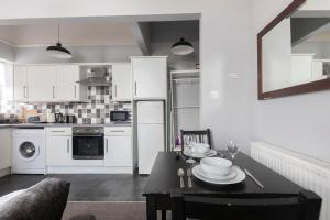 Køkken eller tekøkken på Comfortable 1-Bed Flat Near Pittville Park + 8 billeder