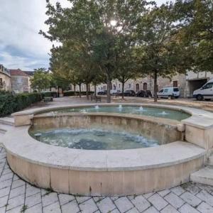 Bazén v ubytování charme ancien et évasion bien-etre avec sauna hammam nebo v jeho okolí