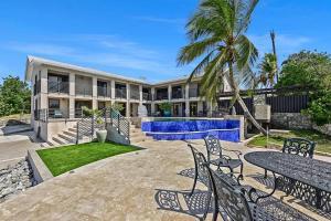 Πισίνα στο ή κοντά στο Seven Mile View Condo #2