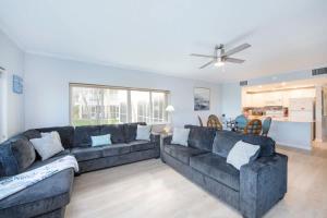 Χώρος καθιστικού στο The Retreat #20 Condo