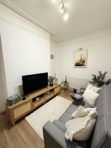 Μια τηλεόραση ή/και κέντρο ψυχαγωγίας στο Coventry 3 Bedroom Property