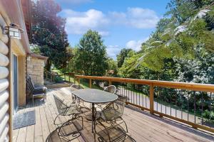 Fotografie z fotogalerie ubytování Bear Moon Lodge v destinaci Caryville