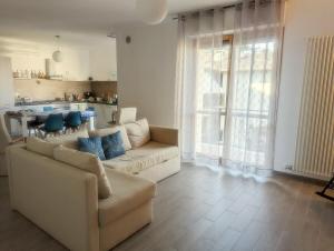 a living room with a couch and a kitchen at Apartment Pescantina in Pescantina