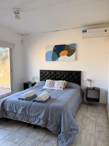 Ένα ή περισσότερα κρεβάτια σε δωμάτιο στο Cabañas Pinar Golf