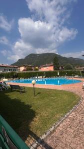 a view of a swimming pool in a resort at La Vanda in Salò