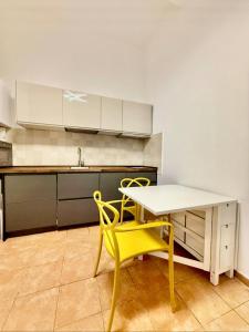 Una cocina o cocineta en Lovati Home 6 fotos más