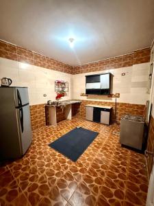a kitchen with a refrigerator and a tv in it at شقة فندقية بالزقازيق in Az Zaqāzīq