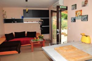 Gallery image of Apartments " Happy villa " in Splitska