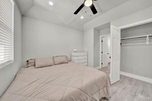 a bedroom with a bed and a ceiling fan at Spacious 3BR Home w Yard Smart TV Parking in Humble