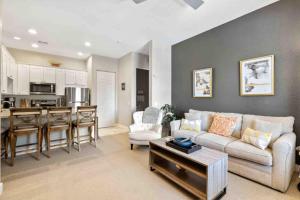 Nhà bếp/bếp nhỏ tại Modern La Quinta 1BR Condo w Pool Kitchen Hot Tub