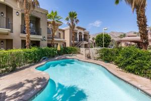 Hồ bơi trong/gần Modern La Quinta 1BR Condo w Pool Kitchen Hot Tub