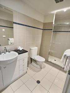 Ένα μπάνιο στο Peaceful 1 Bedroom City