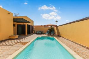 a swimming pool in the backyard of a house at Pool Retreat Tamaragua in La Oliva +9 photos
