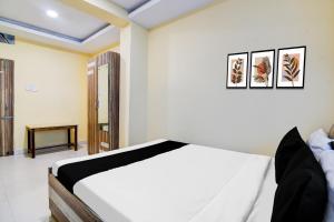 a bedroom with a bed in a room at Hotel O The Lord Jagannath Guest House in Puri +27 photos