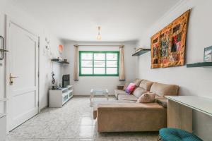 Ruang duduk di Casa Afortunada 3BR Pool Retreat