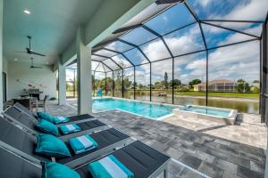 Bazén v ubytování NEW BUILD-Heated Pool & Spa-Canal - South Exposure - House Aruba nebo v jeho okolí