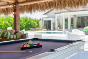Meja biliard di Island Paradise - Pickleball, Football, Pool Bliss L61